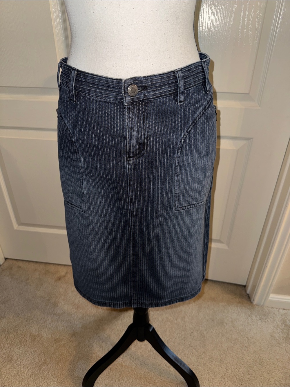 ARMANI EXCHANGE - Classic Indigo Denim Pencil Skirt - Size 4